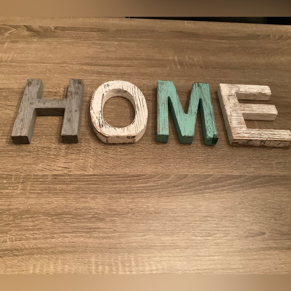 👋🏽 Last Chance👋🏽 Painted wooden letters “home”